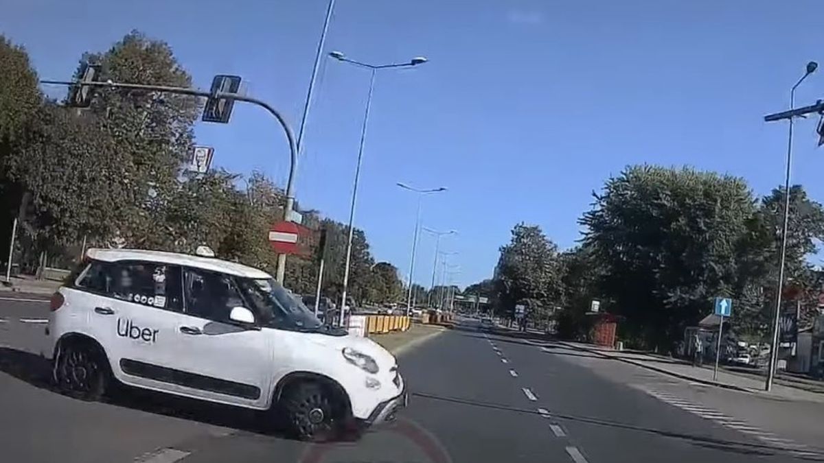 Uber wjechał pod samochód 