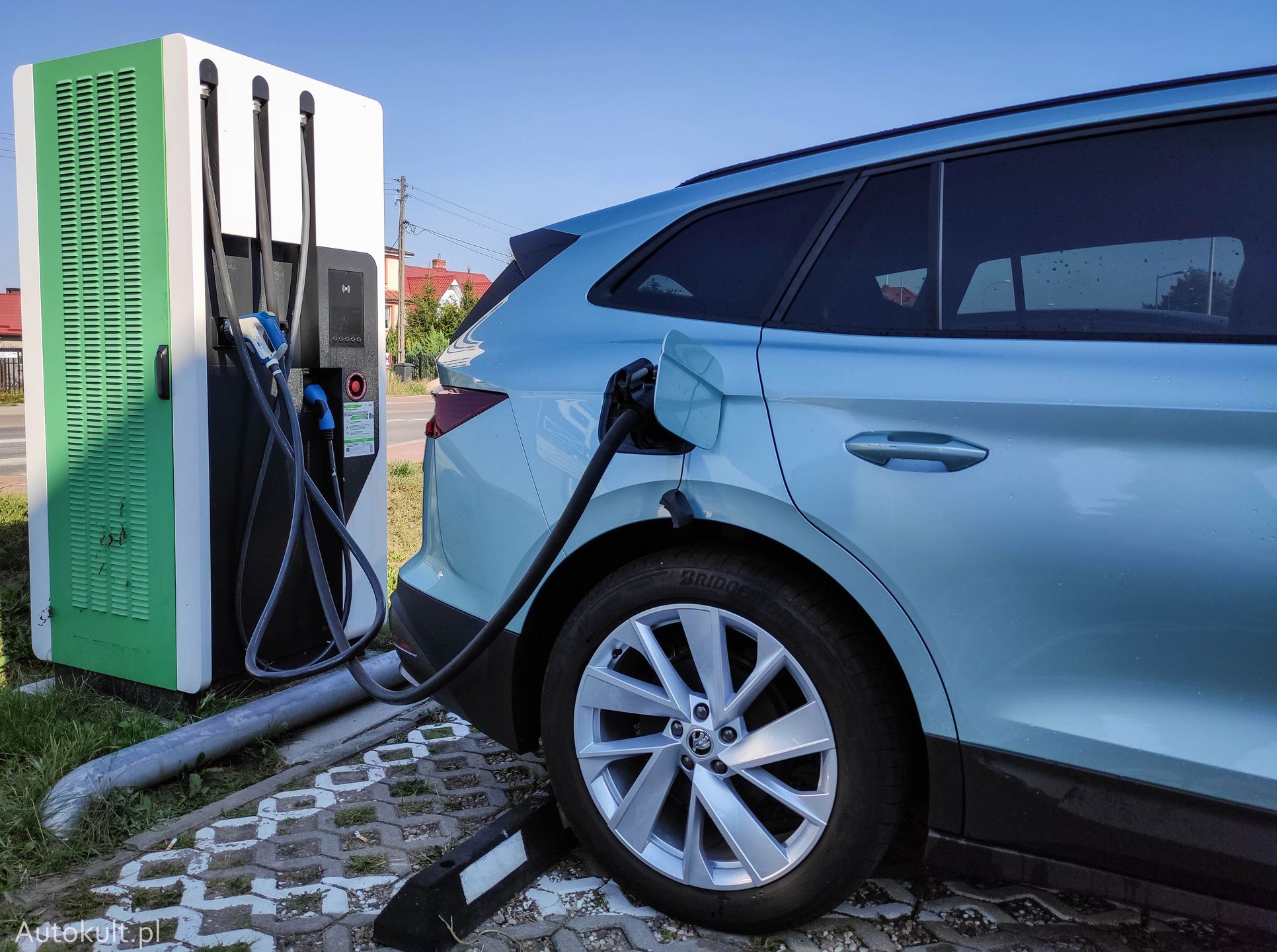 Korzystanie z elektryka może być przyjemne. Pod warunkiem, że masz go gdzie ładować