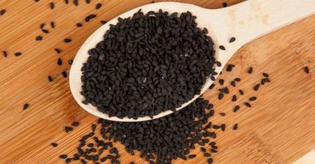 Skarb z czasów faraonów. Te czarne ziarenka obniżają cholesterol i wzmacniają odporność