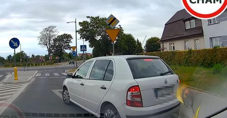 "Szeryf" wpadł w furię. Zajechał drogę i już wychodził z auta