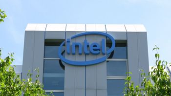 Najwięksi wrogowie łączą siły? AMD może produkować swoje procesory w fabrykach Intela