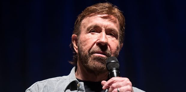 Nie żyje Chuck Norris. Kilka lat temu przeszedł DWA ZAWAŁY w odstępie 47 minut. "To zabiłoby większość osób w jego wieku"
