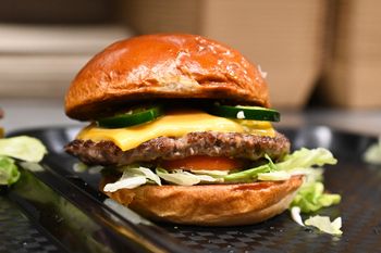 Alarmujące dane. Co piąte dziecko w Polsce je fast foody codziennie