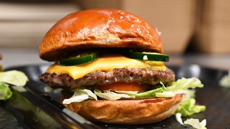 Alarmujące dane. Co piąte dziecko w Polsce je fast foody codziennie