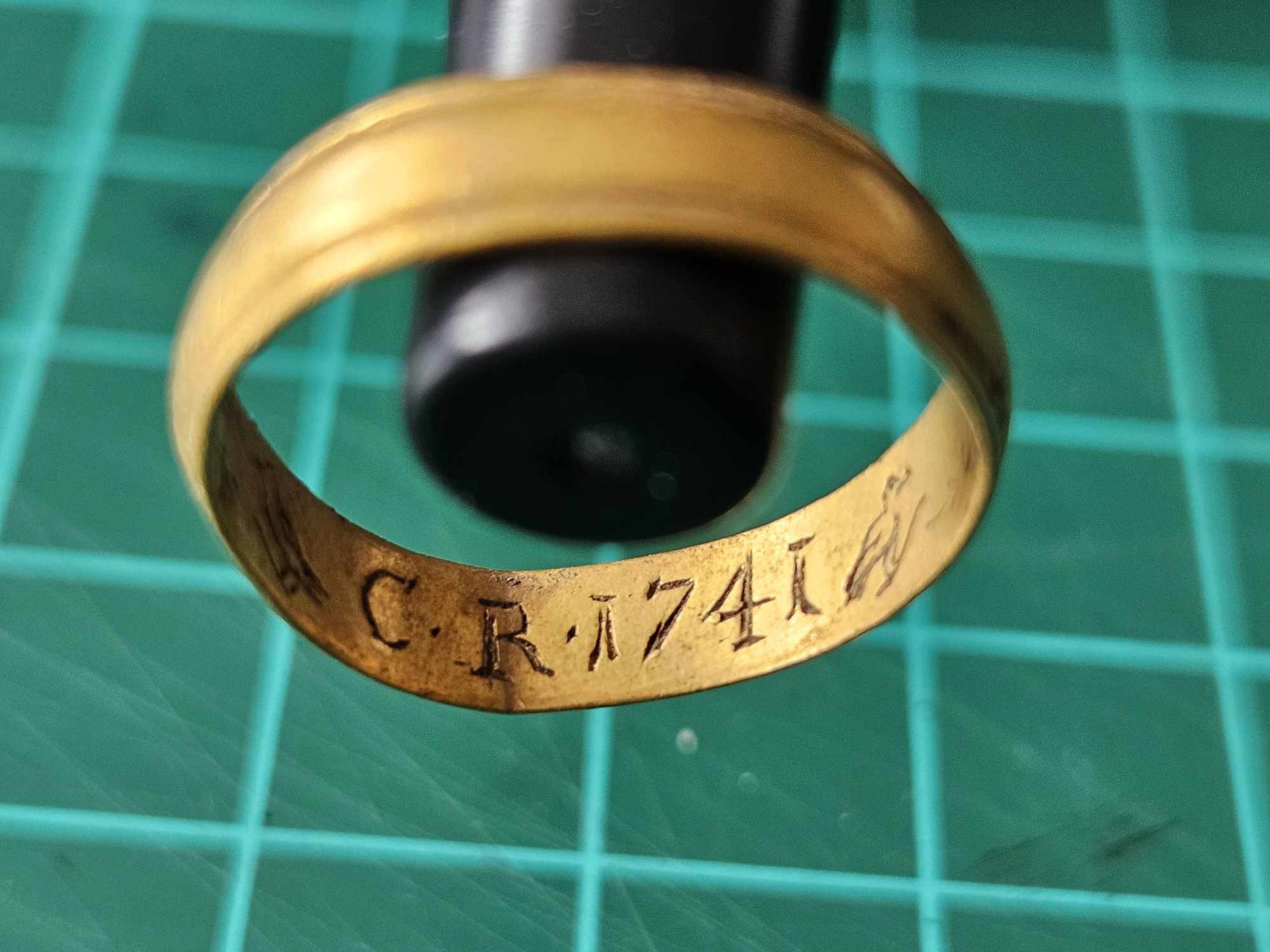 Obrączka z datą 1741.
