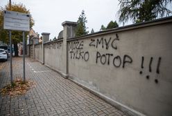 Bielsko-Biała. Wandal zdewastował mur cmentarza, chwilę po remoncie