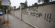 Bielsko-Biała. Wandal zdewastował mur cmentarza, chwilę po remoncie
