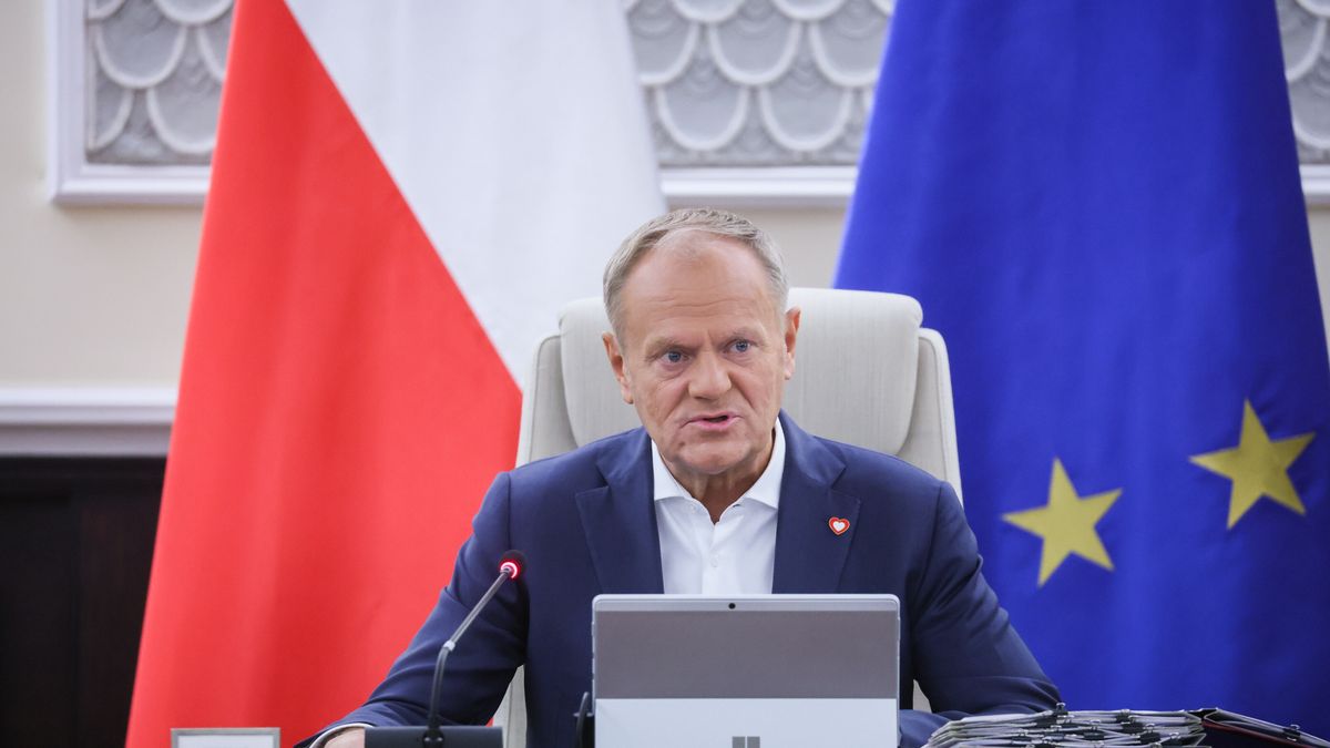Warszawa, 20.05.2025. Premier Donald Tusk na posiedzeniu rządu w siedzibie KPRM w Warszawie, 20 bm. Rząd zajmie się m.in. kolejnym pakietem projektów deregulacyjnych. (mr) PAP/Leszek Szymański