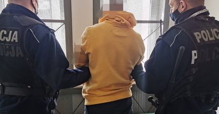 Pijany mężczyzna niszczył samochody. Zdradził go jeden szczegół
