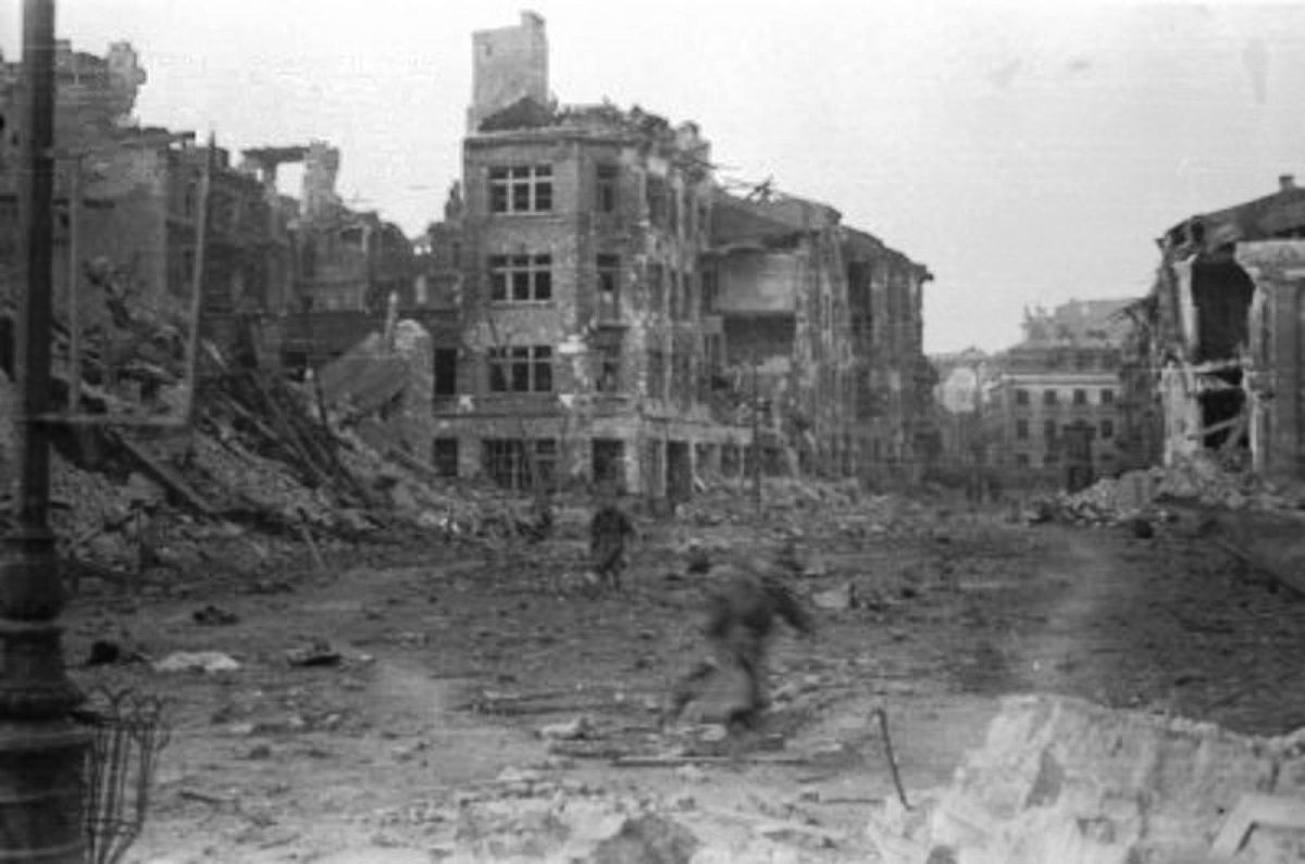 Właśnie tak wyglądał plac Krasińskich na przełomie sierpnia i września 1944 roku 