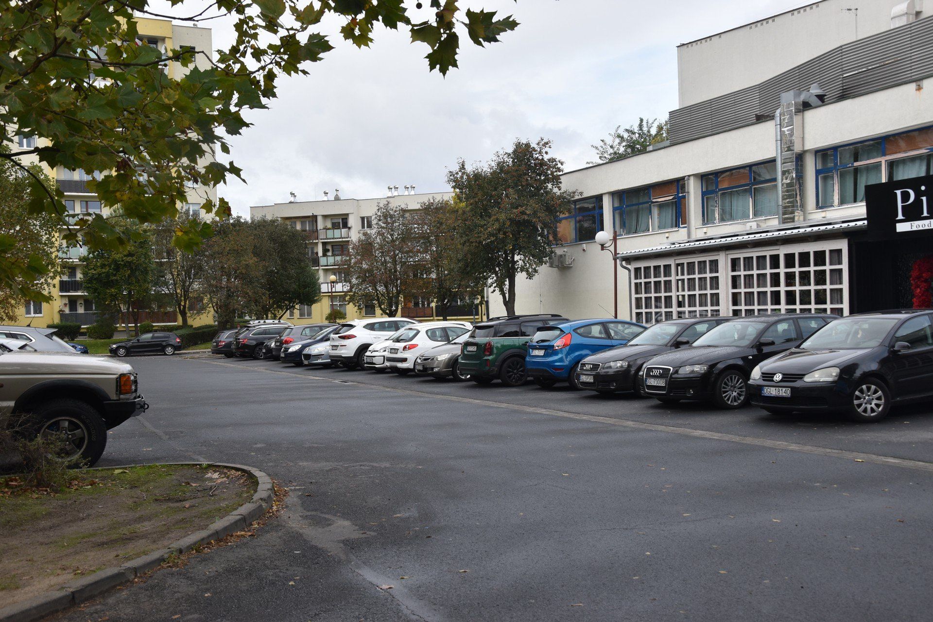 Parkikng nieco większy?