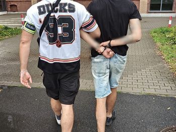 Poznań: Dusił mężczyznę i ukradł mu plecak. W środku było 20 tys zł