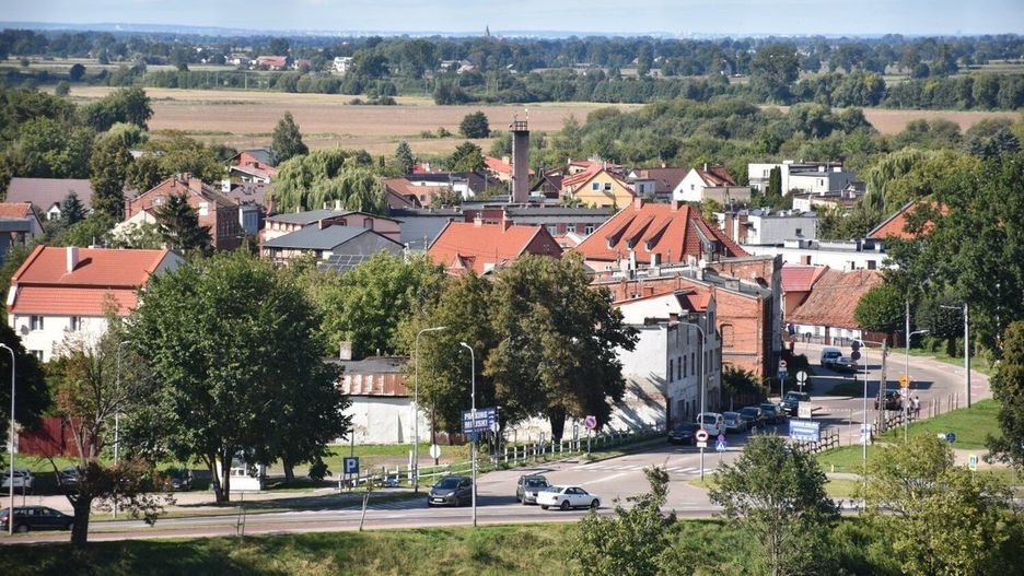 Widok na zamek nikogo nie przyciągnął. Cenna działka w Malborku wciąż do wzięcia