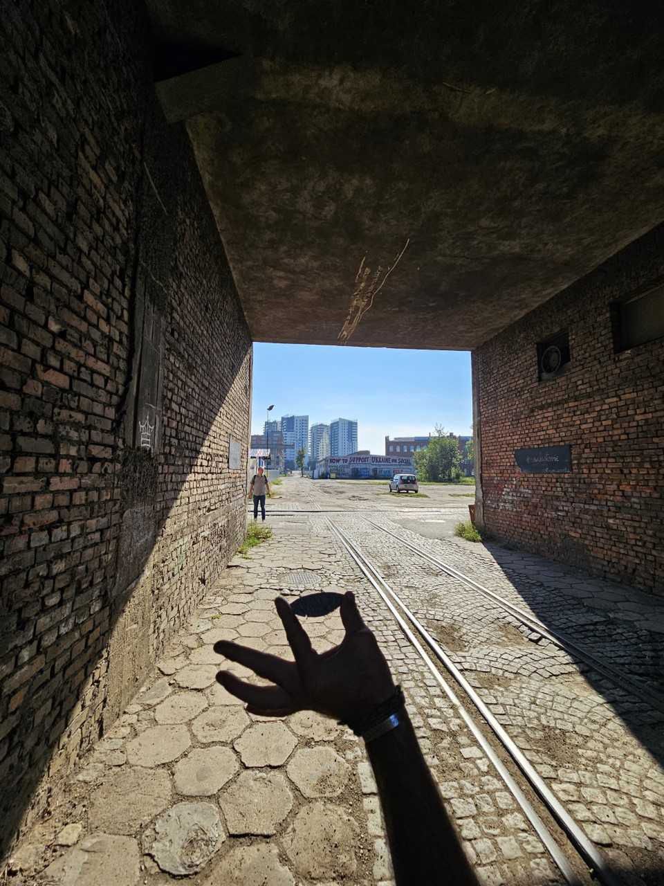 Wędrując przez tereny stoczni napotkamy wiele szczegółów, które zwracają uwagę, a czasem zachwycają