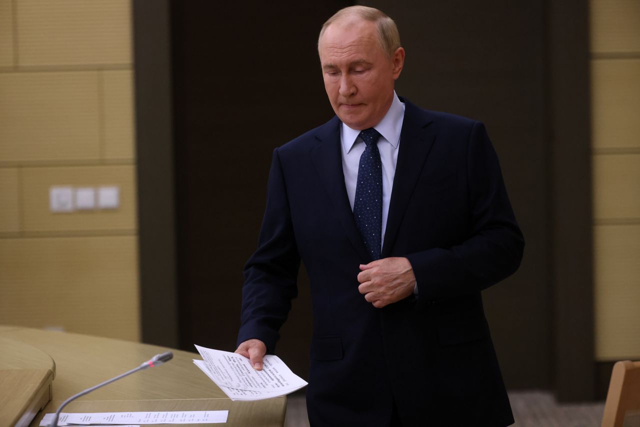 Putin's approval ratings plummet following Kursk offensive