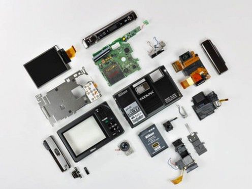 Foto-projektor Nikon Coolpix S1000pj rozłożony na łopatki 1
