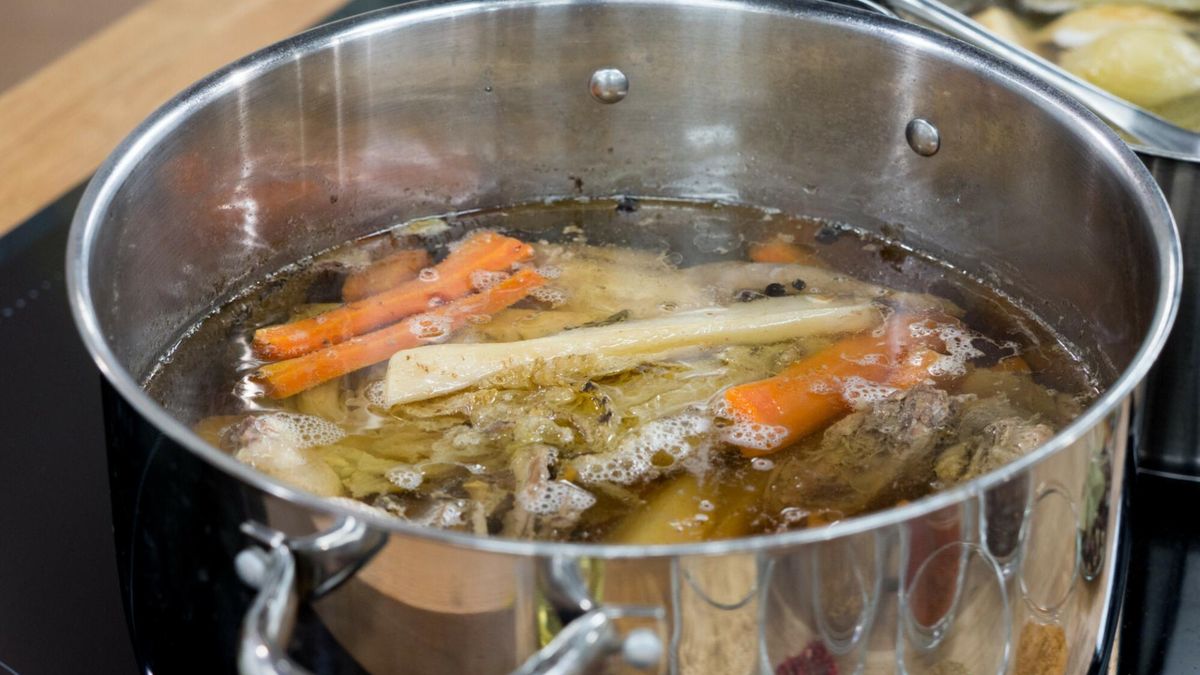 Zimowy bulion na piękną skórę i zdrowe jelita