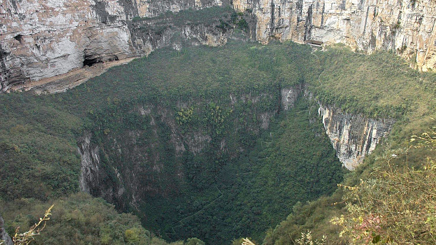 Xiaozhai Tiankeng, Chiny