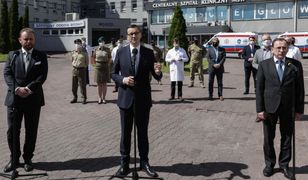 Pokazałem Polakom zdjęcie premiera. Musiałem uciekać (Felieton)