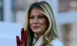 Melania Trump odebrała choinkę. Tylko spójrzcie na jej płaszcz