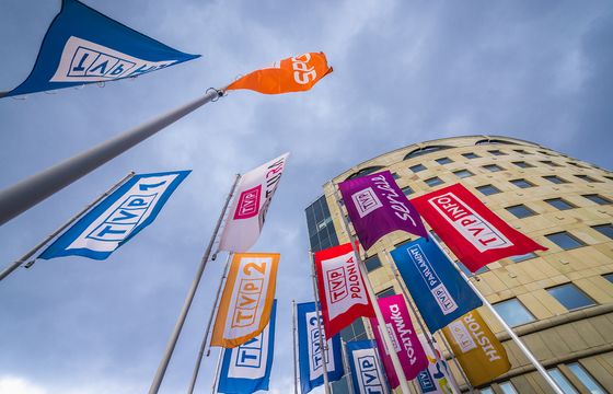 Omyłkowe przelewy w TVP. Niektórzy dostali drugą pensję [NASZ NEWS]