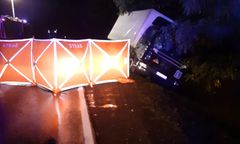 Strzelce. Wypadek na DK 12. Ciężarówka śmiertelnie potrąciła pieszego. Za kierownicą kursant