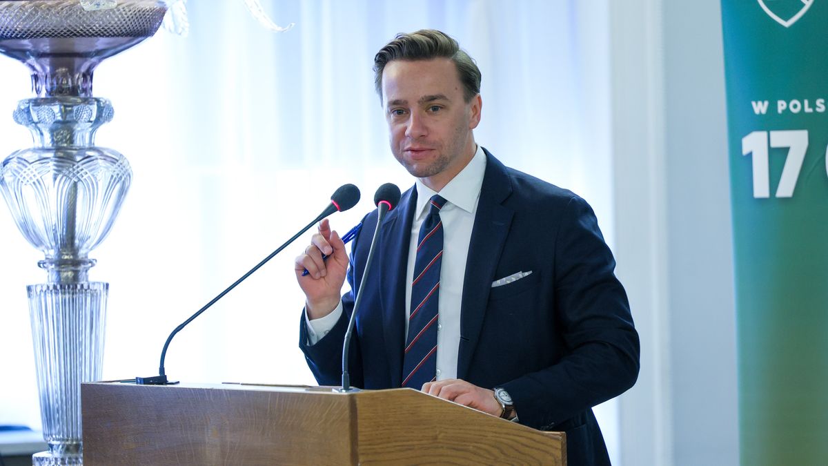 Warszawa, 28.05.2025. Wicemarszałek Sejmu Krzysztof Bosak podczas inauguracji konferencji ph. "Dom, który łączy - system i wsparcie rodzin zastępczych", 28 bm. w Sejmie w Warszawie. (amb) PAP/Rafał Guz