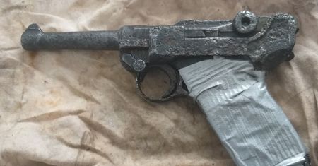 Ukrywał przedwojenną broń. Zaskakujące, co policja znalazła w domu 72-latka