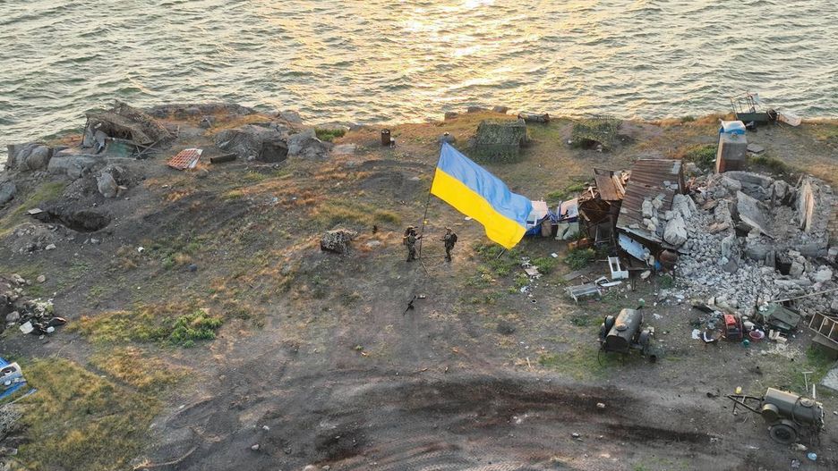 SNAKE ISLAND, UKRAINE : (----EDITORIAL USE ONLY â MANDATORY CREDIT - "Odessa Military Governor / HANDOUT" - NO MARKETING NO ADVERTISING CAMPAIGNS - DISTRIBUTED AS A SERVICE TO CLIENTS----) An image released by Odessa Military Governor shows Ukrainian army forces raise Ukrainian flag after landing on Snake Island, Ukraine. (Photo by Odessa Military Governor/Anadolu Agency via Getty Images)