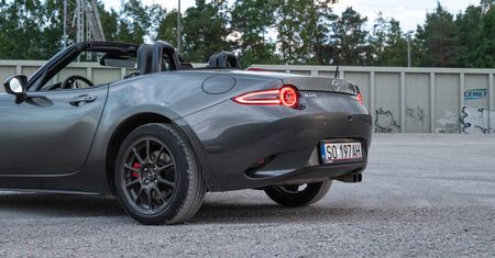 Mazda MX-5 dostanie elektryczny napęd. Na szczęście nie tylko