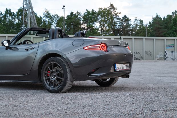 Mazda MX-5 dostanie elektryczny napęd. Na szczęście nie tylko