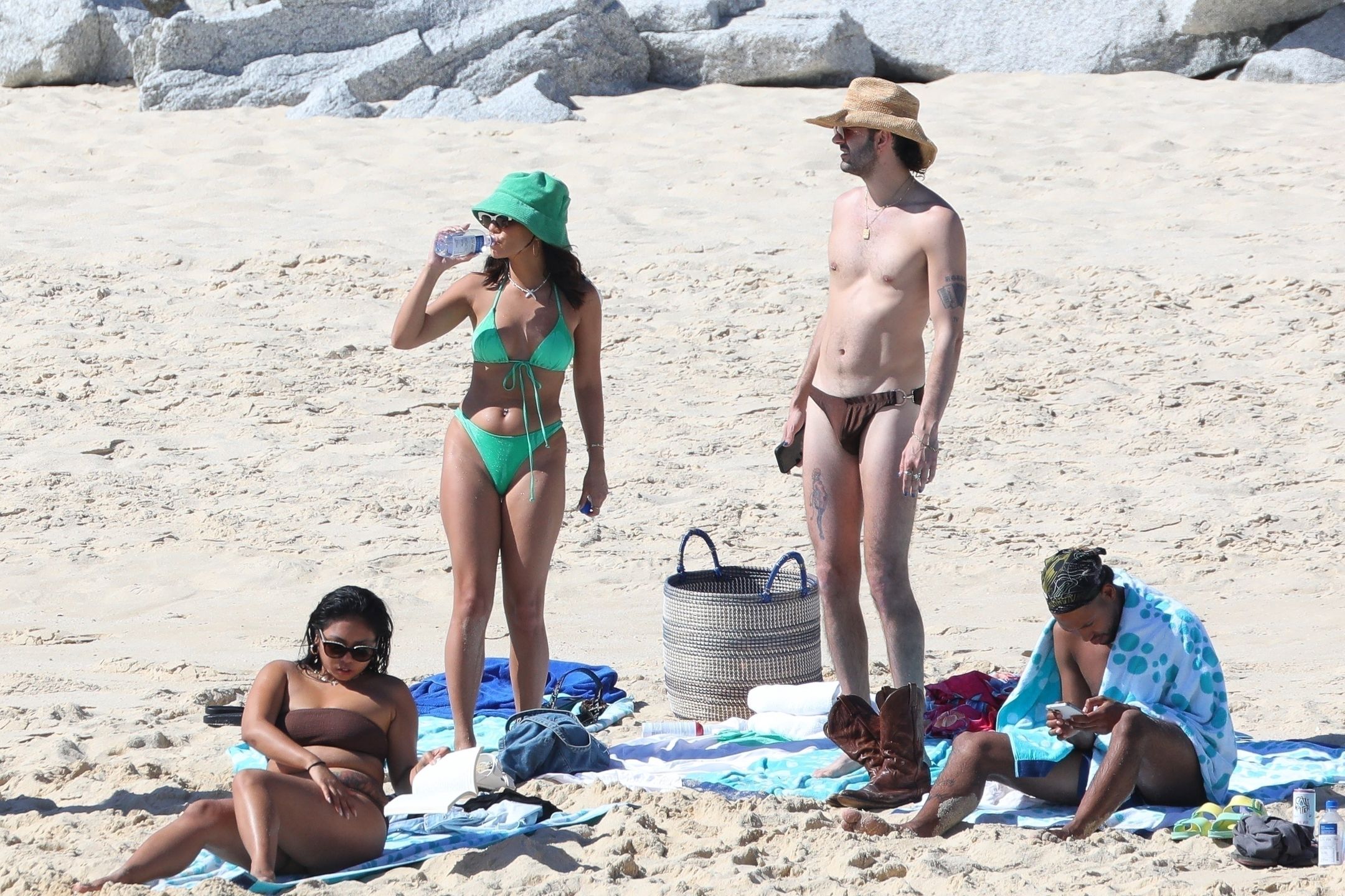 Vanessa Hudgens na wakacjach z przyjaciółmi