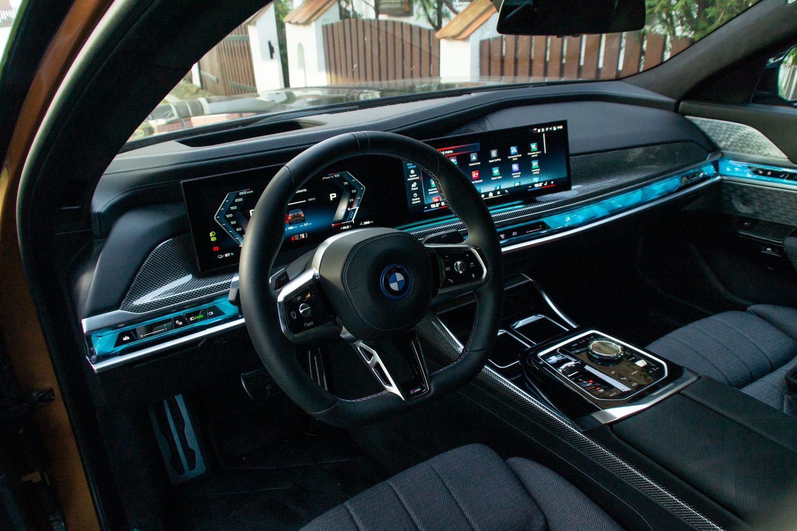 BMW i7 M70