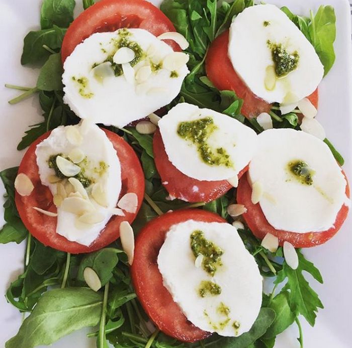 Co i o której godzinie najlepiej jeść na śniadanie? Zapytaliśmy o to dietetyka