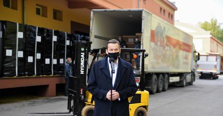 Morawiecki: Mamy wolnych 800 respiratorów w szpitalach i ok. 2 tys. w magazynach