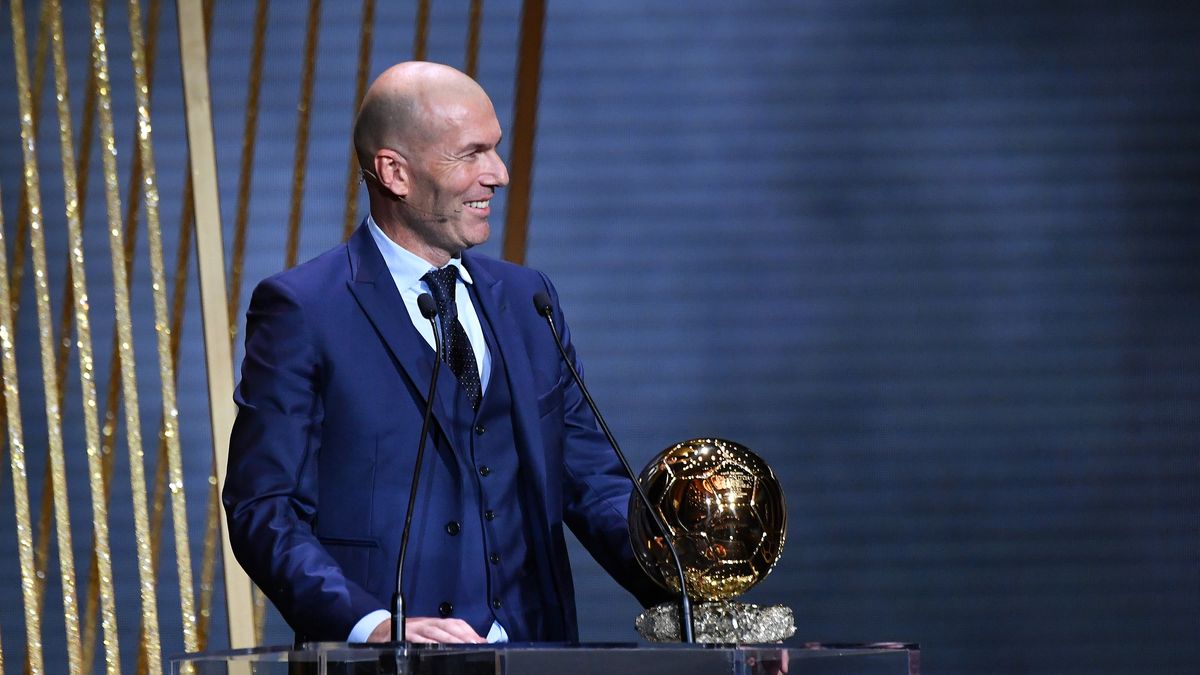 PARIS, FRANCE - OCTOBER 17: Zinedine Zidane speaks before giving the Ballon d'Or award during the Ballon D'Or ceremony at Theatre Du Chatelet In Paris on October 17, 2022 in Paris, France. (Photo by Aurelien Meunier/Getty Images)