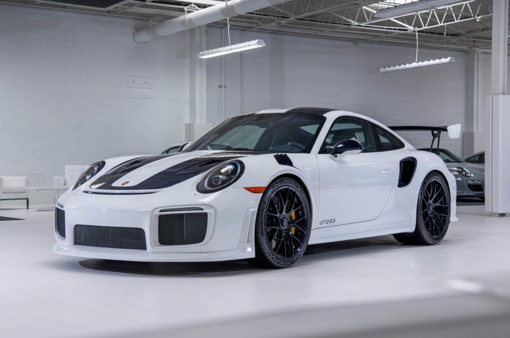 Kolekcja białych porsche
