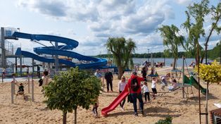 Sezon na plaży gminnej w Białym Borze pod Grudziądzem startuje 15 czerwca. Ile zapłacimy za wstęp, atrakcje, wynajem domków? Mamy cennik
