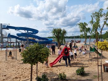 Sezon na plaży gminnej w Białym Borze pod Grudziądzem startuje 15 czerwca. Ile zapłacimy za wstęp, atrakcje, wynajem domków? Mamy cennik