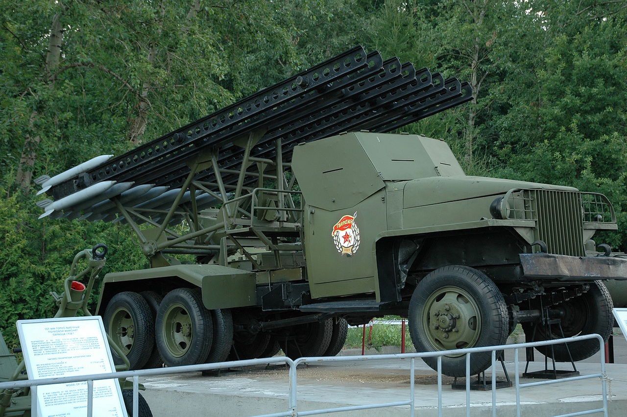 Wyrzutnia BM-13 na amerykańskiej ciężarówce Studebaker