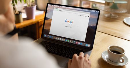 Cięcia płac w Google. Pracujący w domu mogą stracić pieniądze