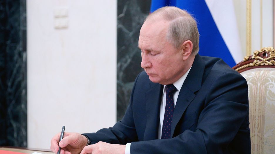  epa09816775 Russian President Vladimir Putin chairs a meeting with permanent members of the Russsia's Security Council via teleconference call at the Kremlin in Moscow, Russia, 11 March 2022.  EPA/MIKHAIL KLIMENTYEV / SPUTNIK / KREMLIN POOL MANDATORY CREDIT Dostawca: PAP/EPA.