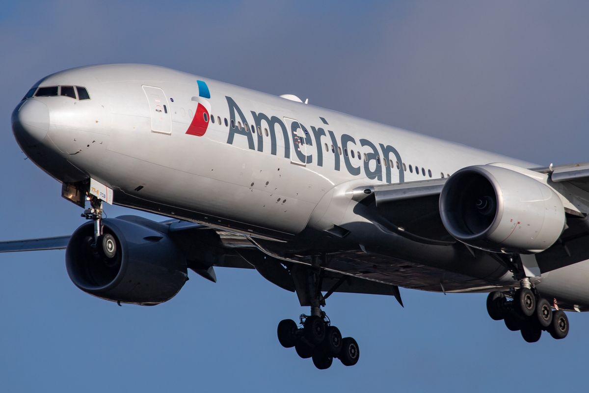 Linie American Airlines będą sprzedawać wino. (Photo by Nicolas Economou/NurPhoto via Getty Images)
