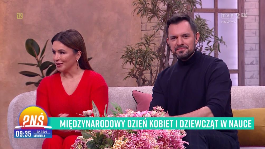 Beata Tadla pogrążona w głębokiej rozmowie i zerkający do kamery Tomasz Tylicki