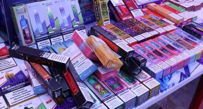 Rząd uderza w e-palaczy. Akcyza podniesie cenę urządzeń