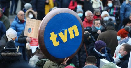 "Prezydent nie jest notariuszem rządu". Co zrobi Andrzej Duda ws. ustawy lex TVN?