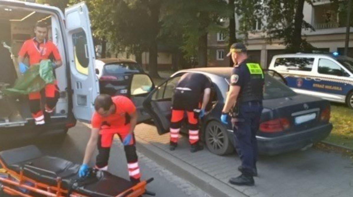 Kraków: Zasnął w rozgrzanym samochodzie. Interweniowała straż miejska