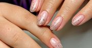 "Naked glitter". Nowy trend w stylizacji paznokci
