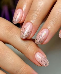 "Naked glitter". Nowy trend w stylizacji paznokci