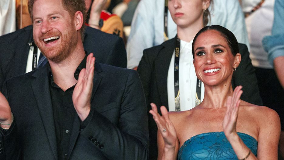 Closing ceremony of Invictus Games Duesseldorf 2023epaselect epa10865135 Britain's Prince Harry, Duke of Sussex (L) and Meghan, Duchess of Sussex attend the closing ceremony of the 6th Invictus Games, in Duesseldorf, Germany, 16 September 2023. The Invictus Games 2023 took place from 09 to 16 September in Duesseldorf and are intended for military personnel and veterans who have been psychologically or physically injured in service.  EPA/Christopher Neundorf Dostawca: PAP/EPA.Christopher Neundorfepaselect